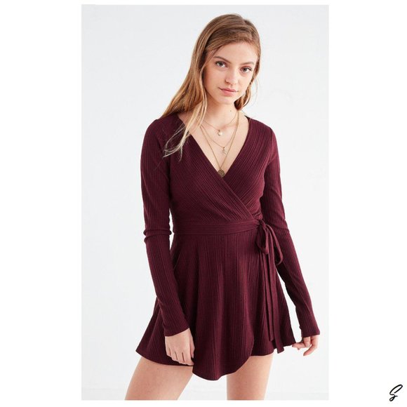 UO Urban Outfitters Briella Cozy Wrap Romper in Burgundy - Size S - Picture 1 of 4